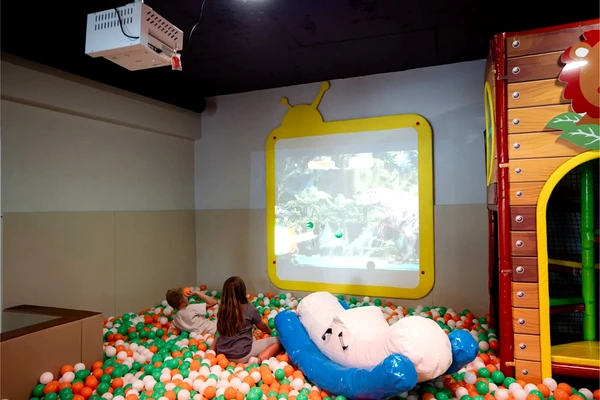 Interactive digital projection game in an indoor playground ball pit